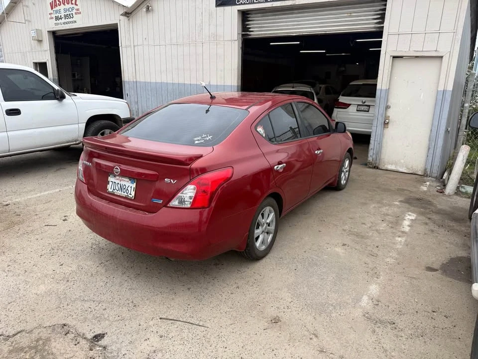 2014 Nissan Versa - Image 3 of 11