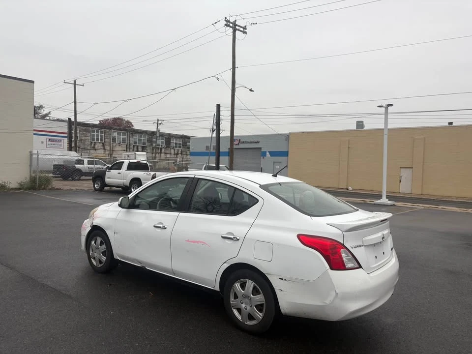 2014 Nissan Versa - Image 7 of 9