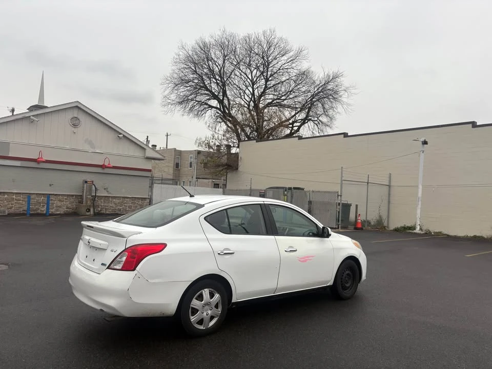 2014 Nissan Versa - Image 5 of 9