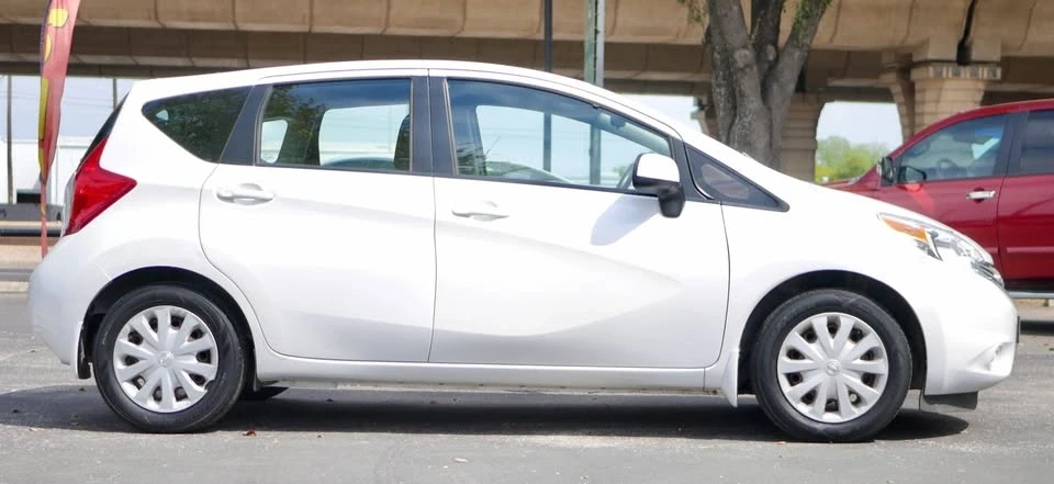 2014 Nissan Versa - Image 2 of 15