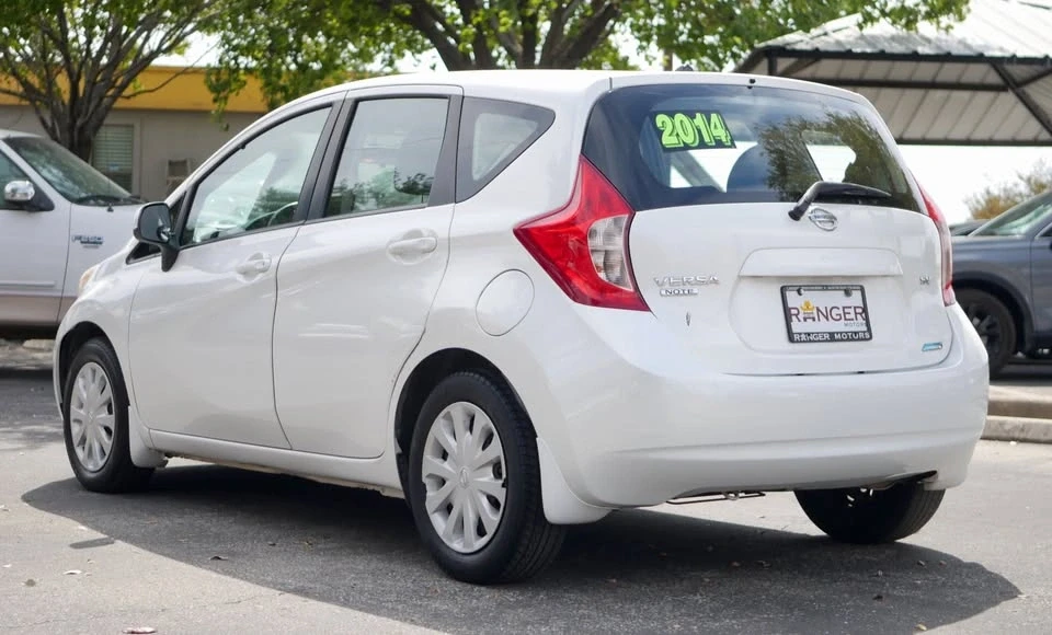 2014 Nissan Versa - Image 6 of 15