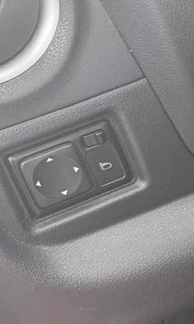 2014 Nissan Versa - Image 14 of 17