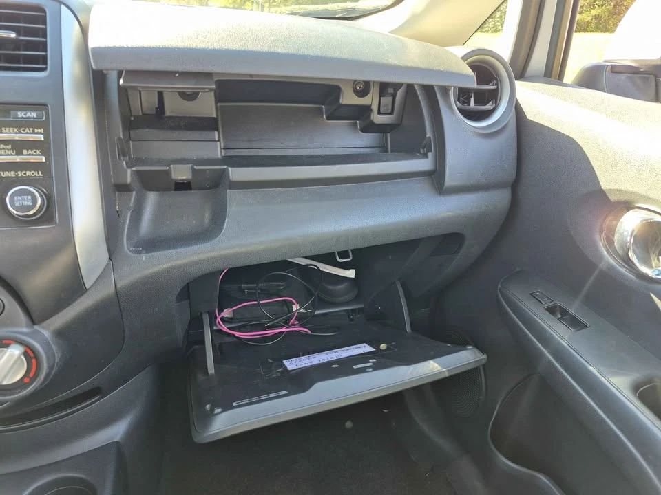 2014 Nissan Versa - Image 7 of 10