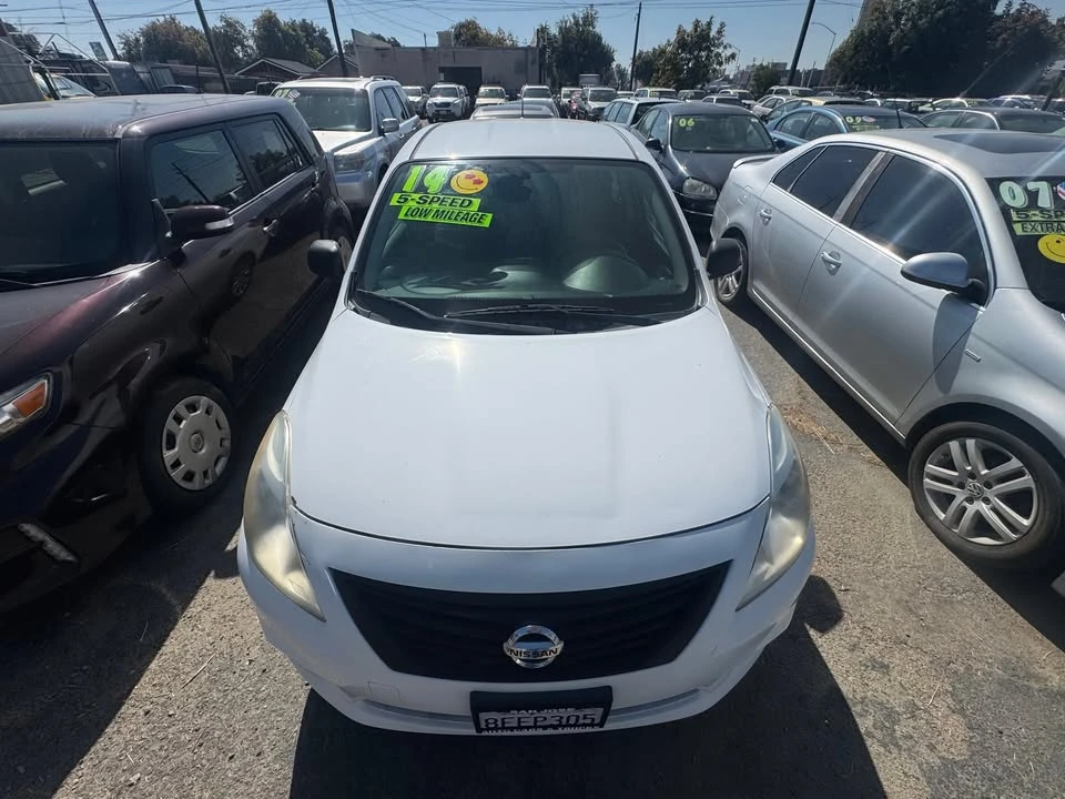 2014 Nissan Versa - Image 3 of 11