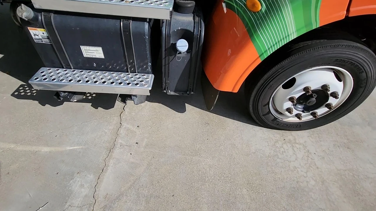 2014 Peterbilt - Image 3 of 12