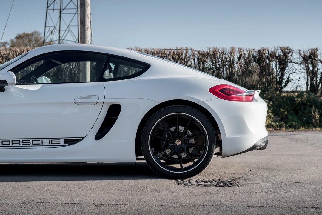 2014 Porsche 981 Cayman - Image 9 of 31
