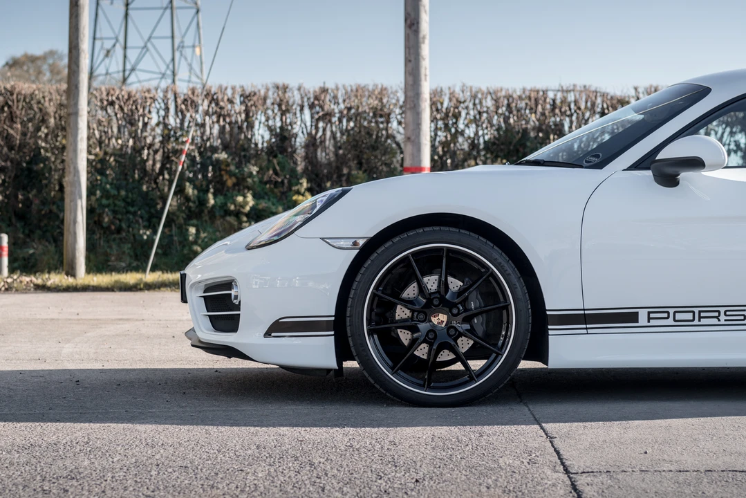 2014 Porsche 981 Cayman - Image 8 of 31