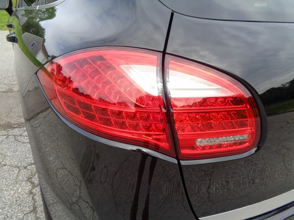 2014 Porsche 958 Cayenne - Image 14 of 31