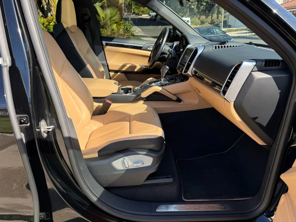 2014 Porsche 958 Cayenne - Image 9 of 12