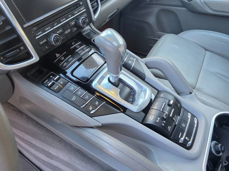 2014 Porsche 958 Cayenne S - Image 19 of 24