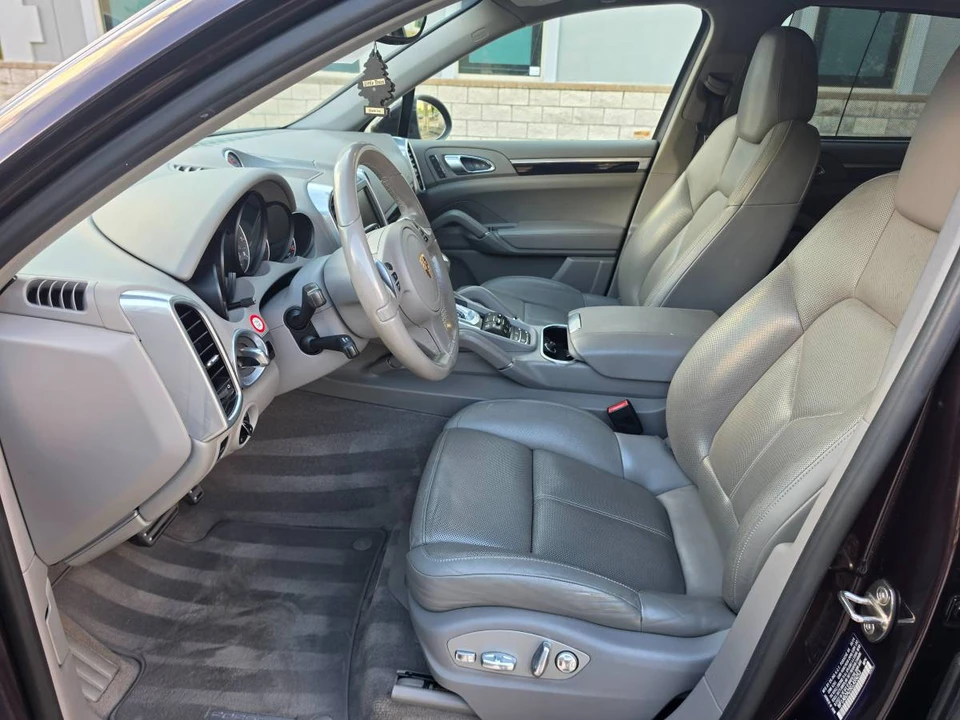 2014 Porsche 958 Cayenne S - Image 9 of 24