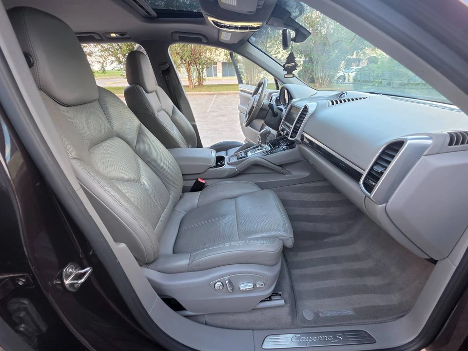 2014 Porsche 958 Cayenne S - Image 11 of 24