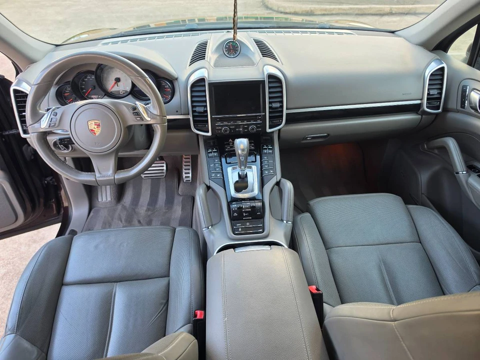 2014 Porsche 958 Cayenne S - Image 10 of 24