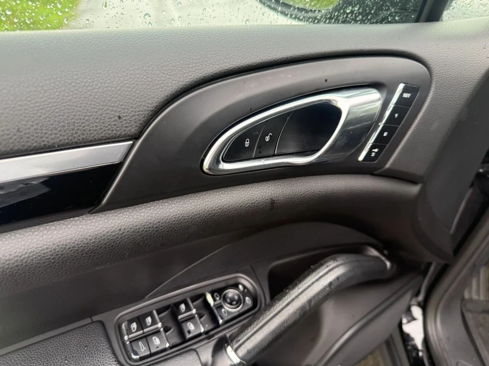 2014 Porsche 958 Cayenne - Image 17 of 26