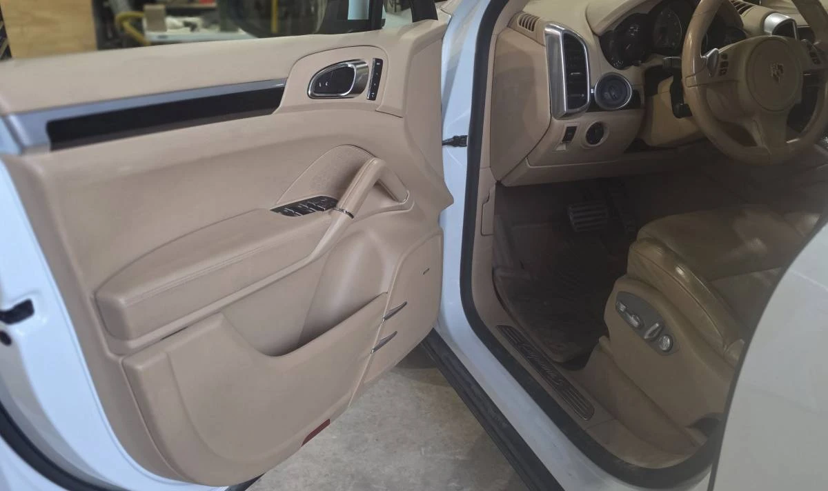 2014 Porsche 958 Cayenne S - Image 16 of 22