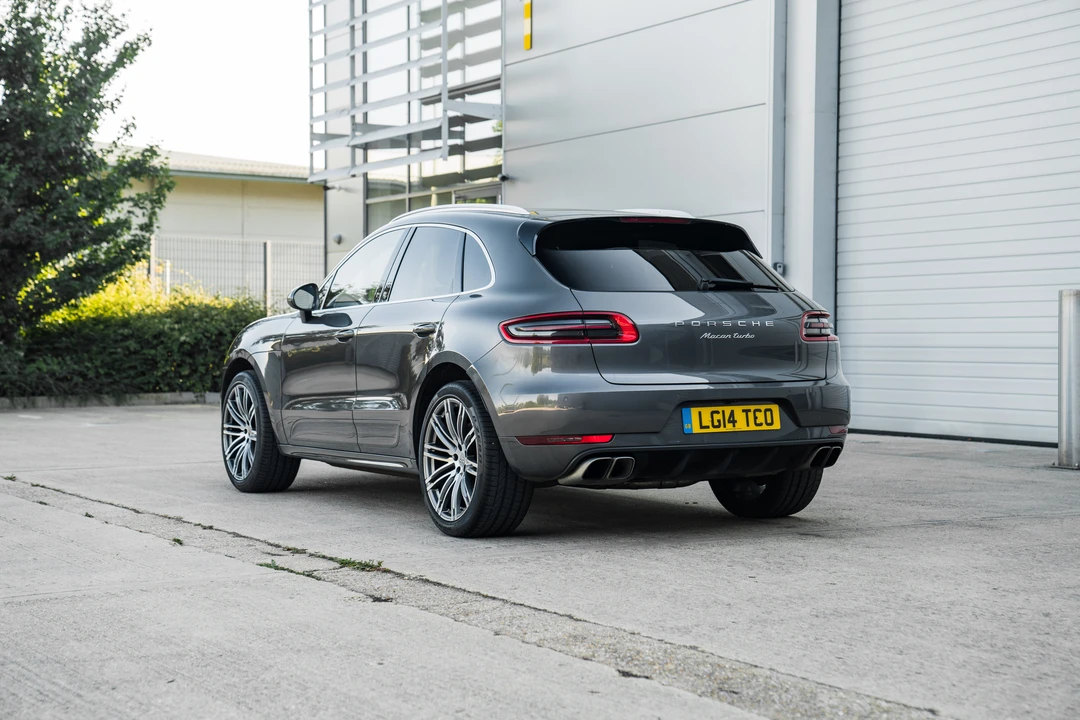 2014 Porsche Macan Turbo - Image 13 of 31