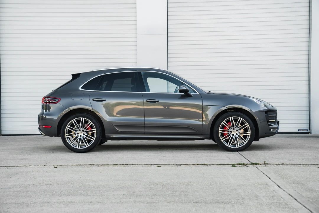 2014 Porsche Macan Turbo - Image 9 of 31