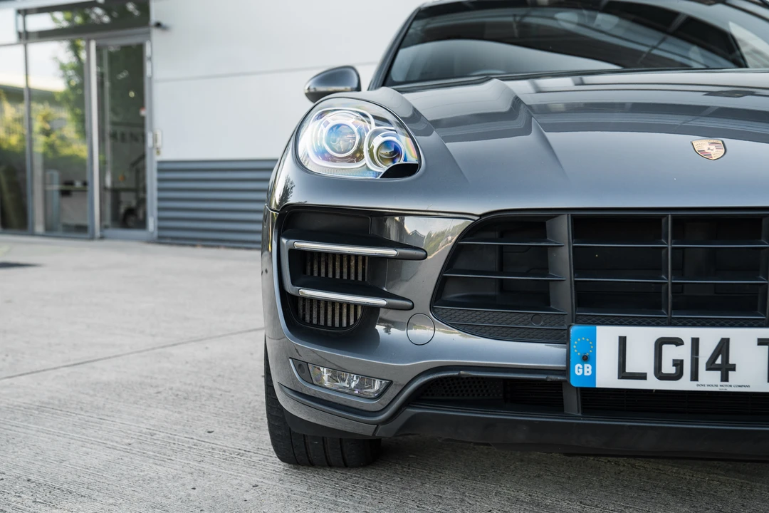 2014 Porsche Macan Turbo - Image 18 of 31