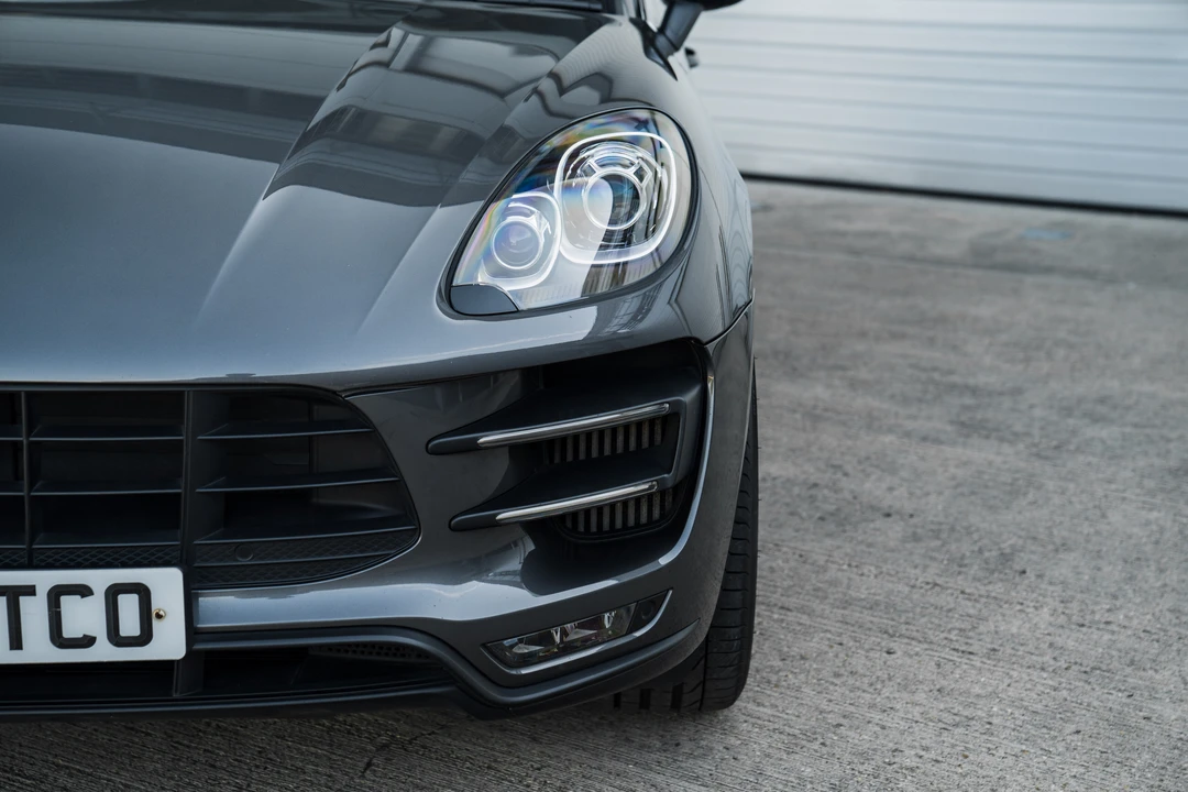 2014 Porsche Macan Turbo - Image 22 of 31