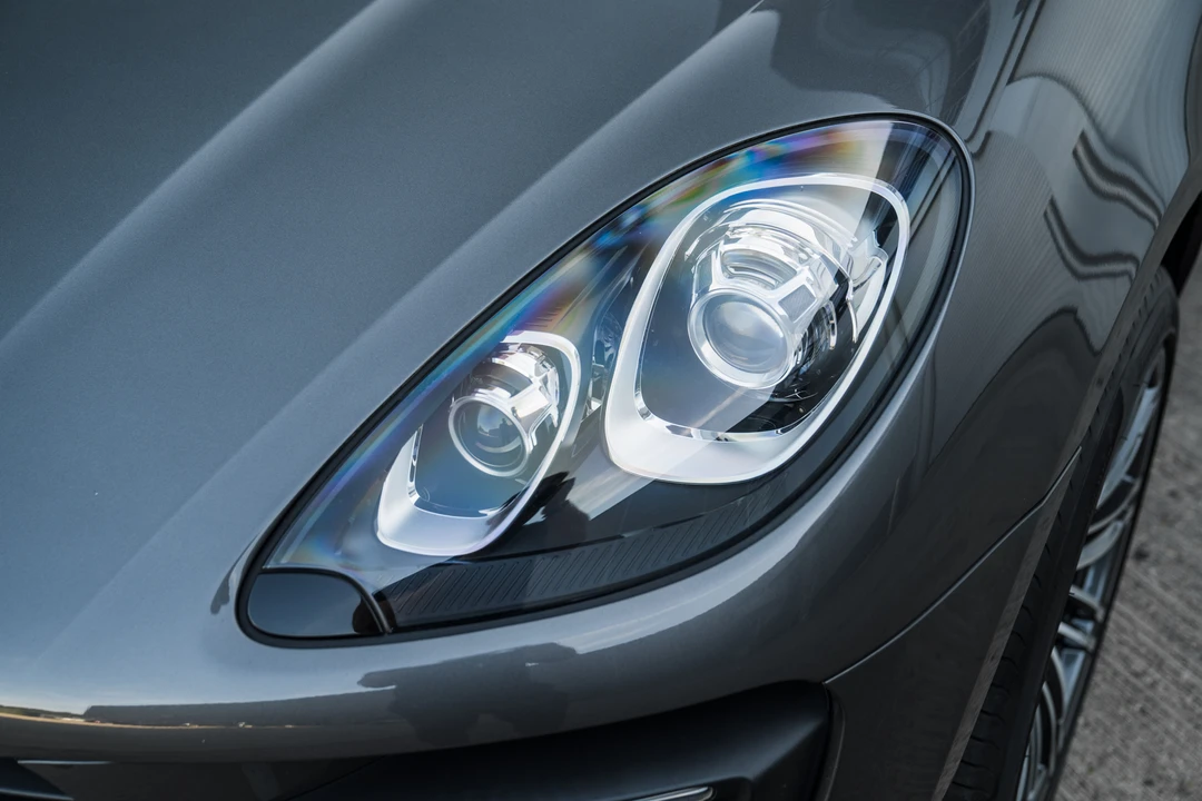 2014 Porsche Macan Turbo - Image 24 of 31