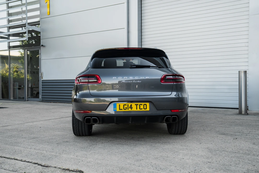 2014 Porsche Macan Turbo - Image 14 of 31