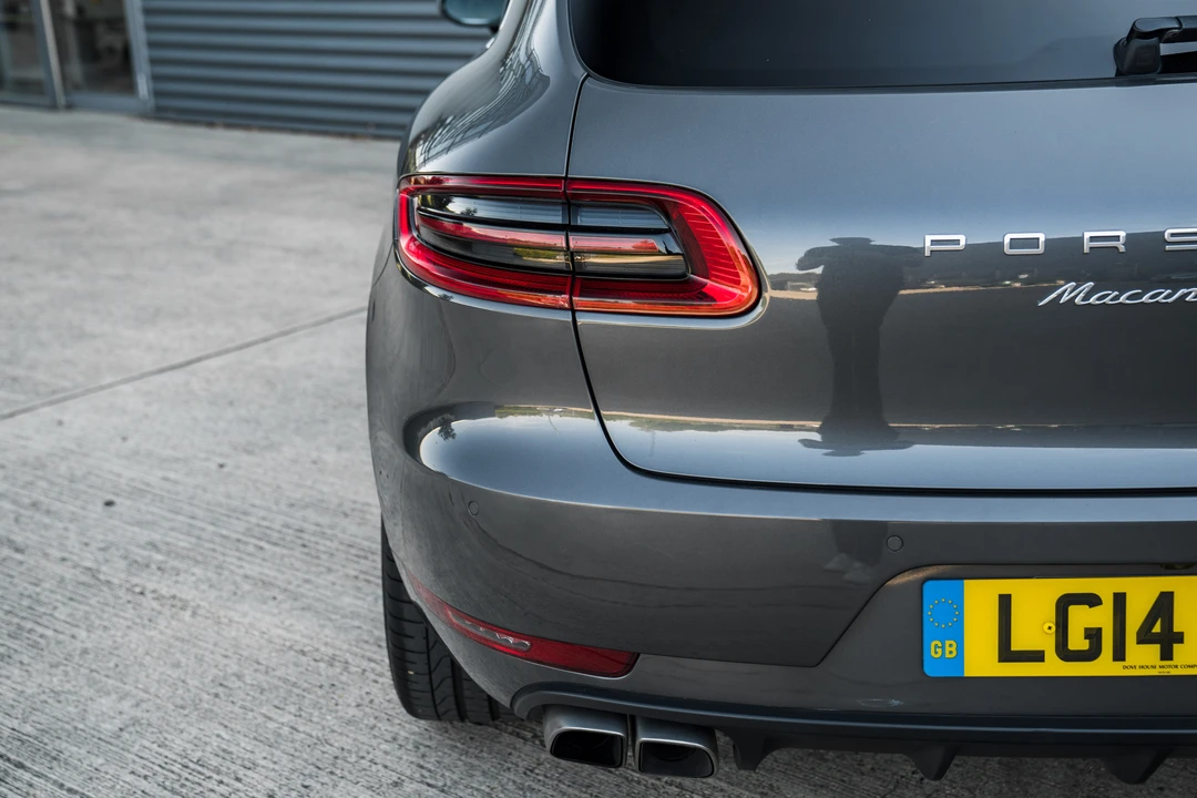 2014 Porsche Macan Turbo - Image 28 of 31
