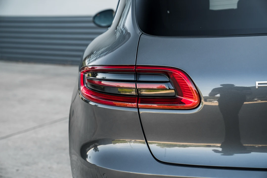 2014 Porsche Macan Turbo - Image 29 of 31