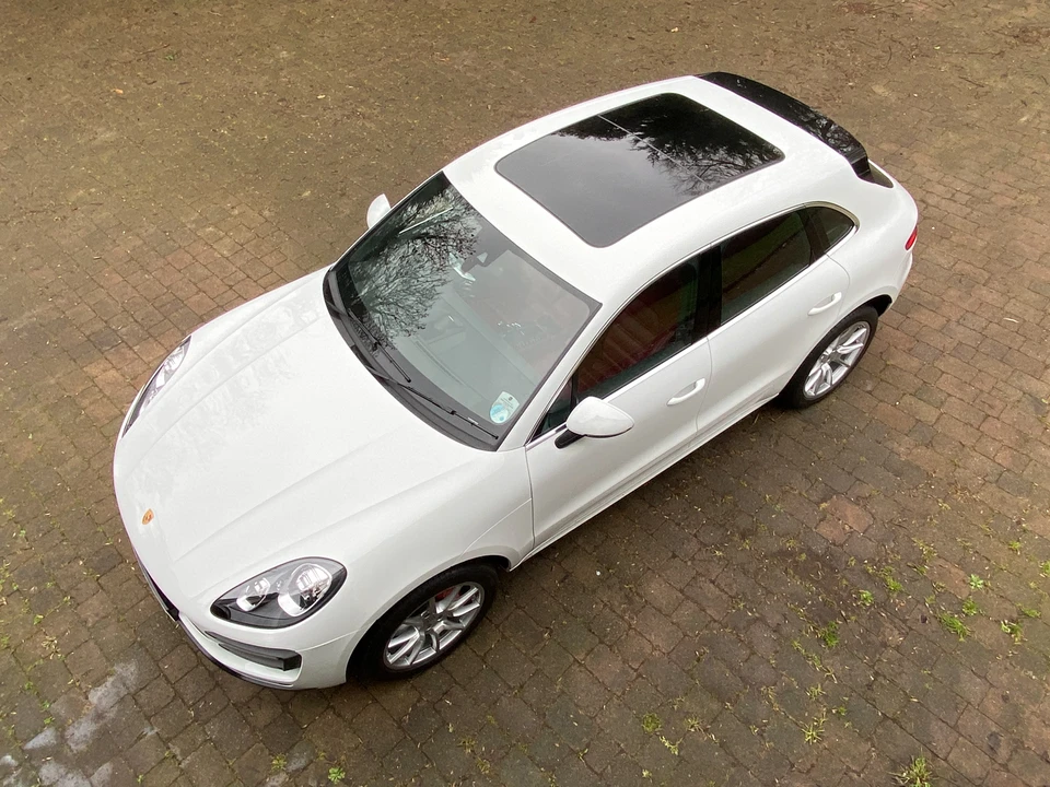 2014 Porsche Macan Turbo - Image 12 of 31