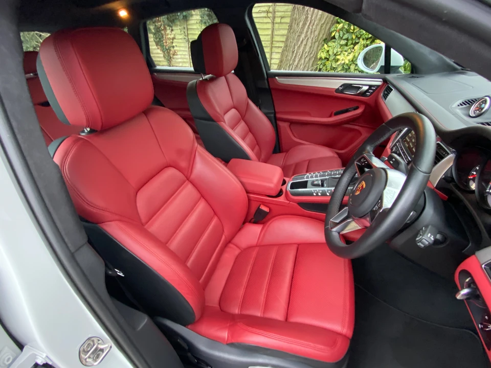 2014 Porsche Macan Turbo - Image 28 of 31