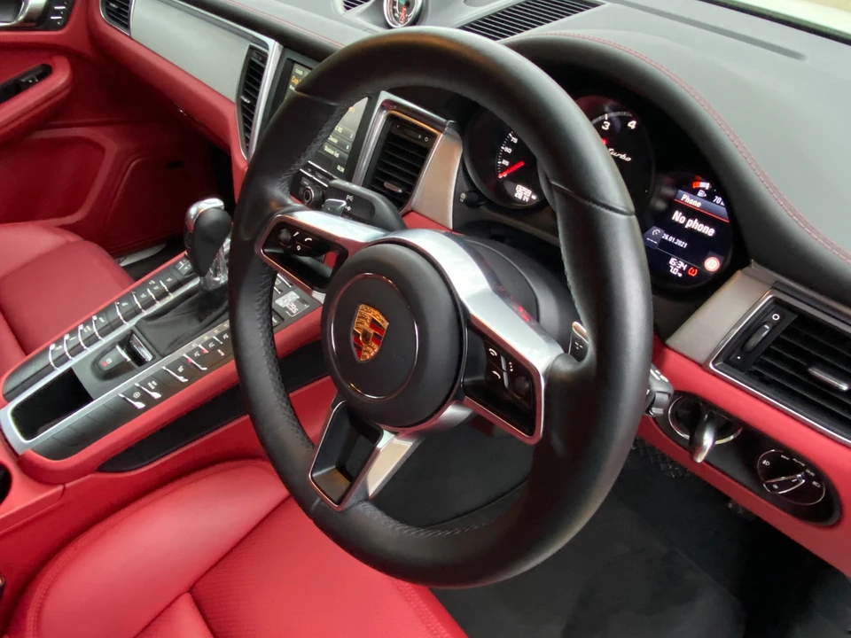 2014 Porsche Macan Turbo - Image 29 of 31