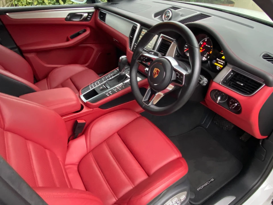 2014 Porsche Macan Turbo - Image 27 of 31