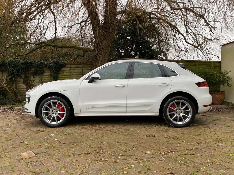 2014 Porsche Macan Turbo - Image 9 of 31