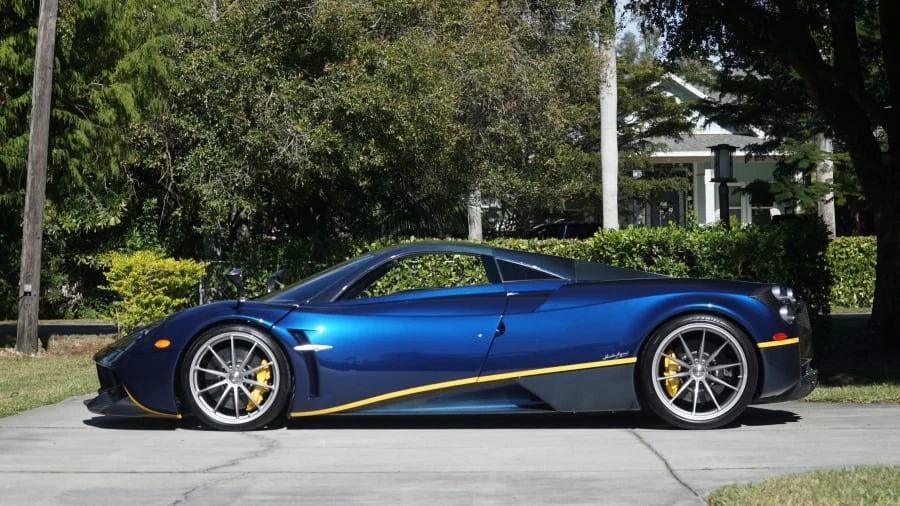 2014 Pagani Huayra - Image 2 of 31