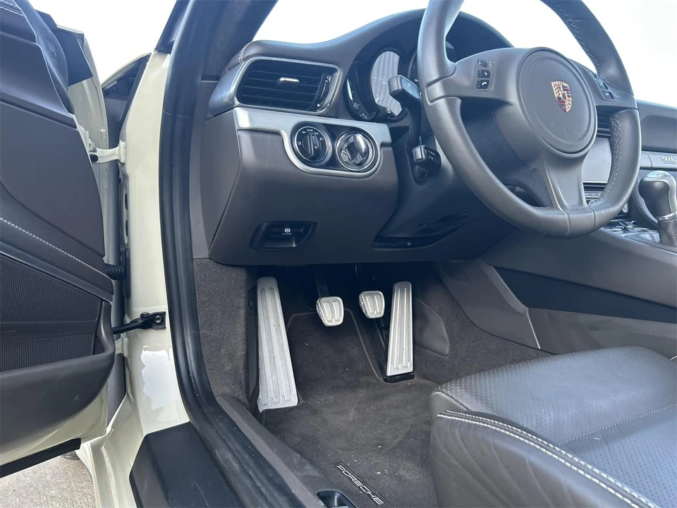 2014 Porsche 991 Carrera - Image 17 of 19