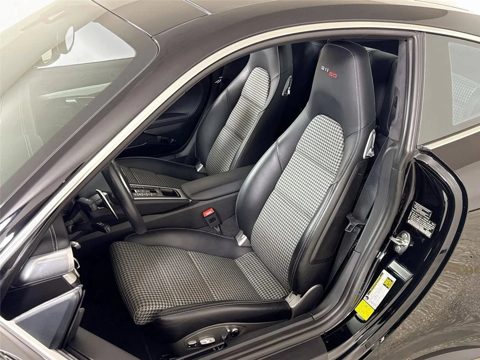 2014 Porsche 911 - Image 4 of 5