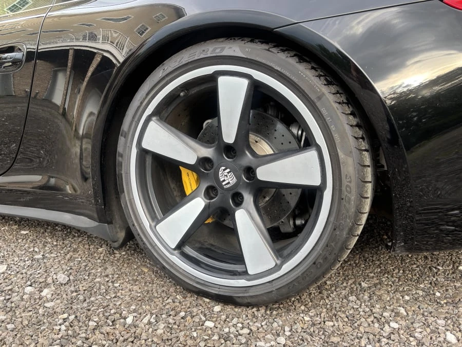 2014 Porsche 911 - Image 16 of 31