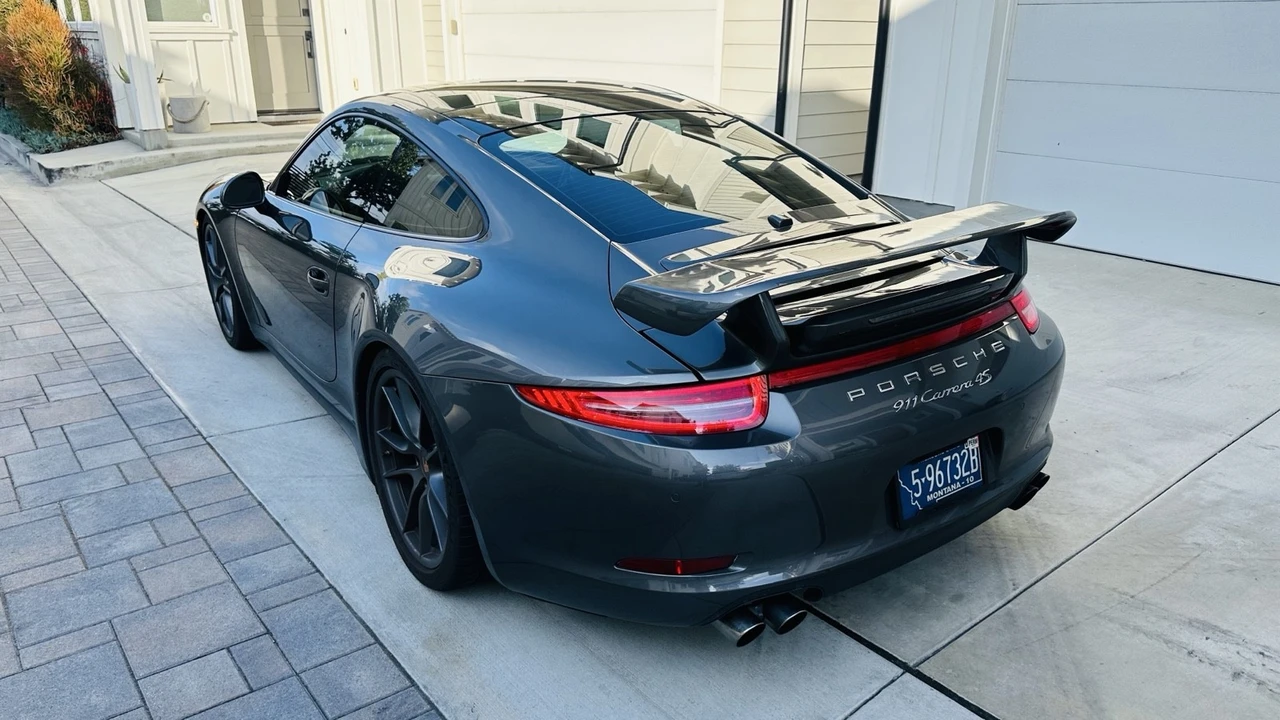 2014 Porsche - Image 2 of 26