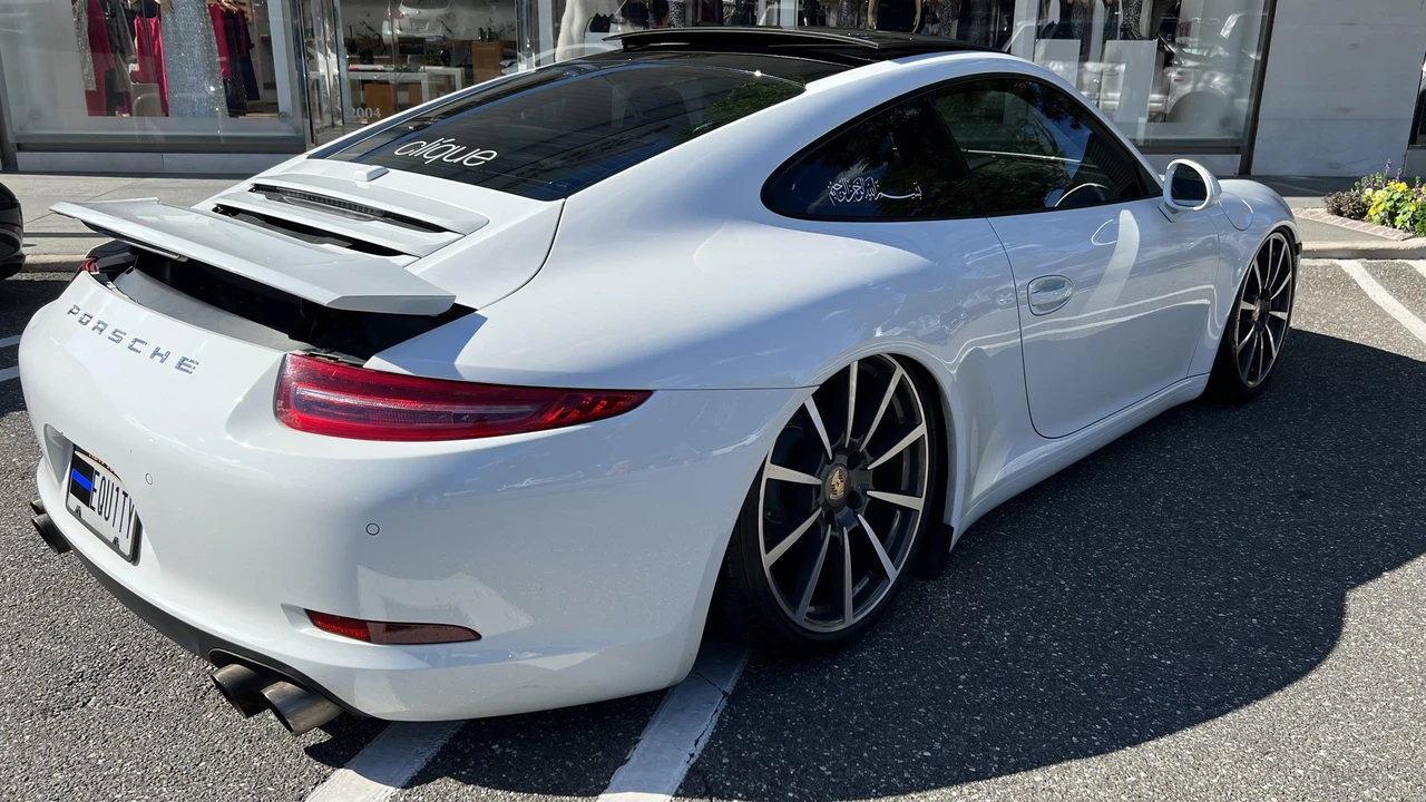 2014 Porsche 991 Carrera - Image 25 of 31