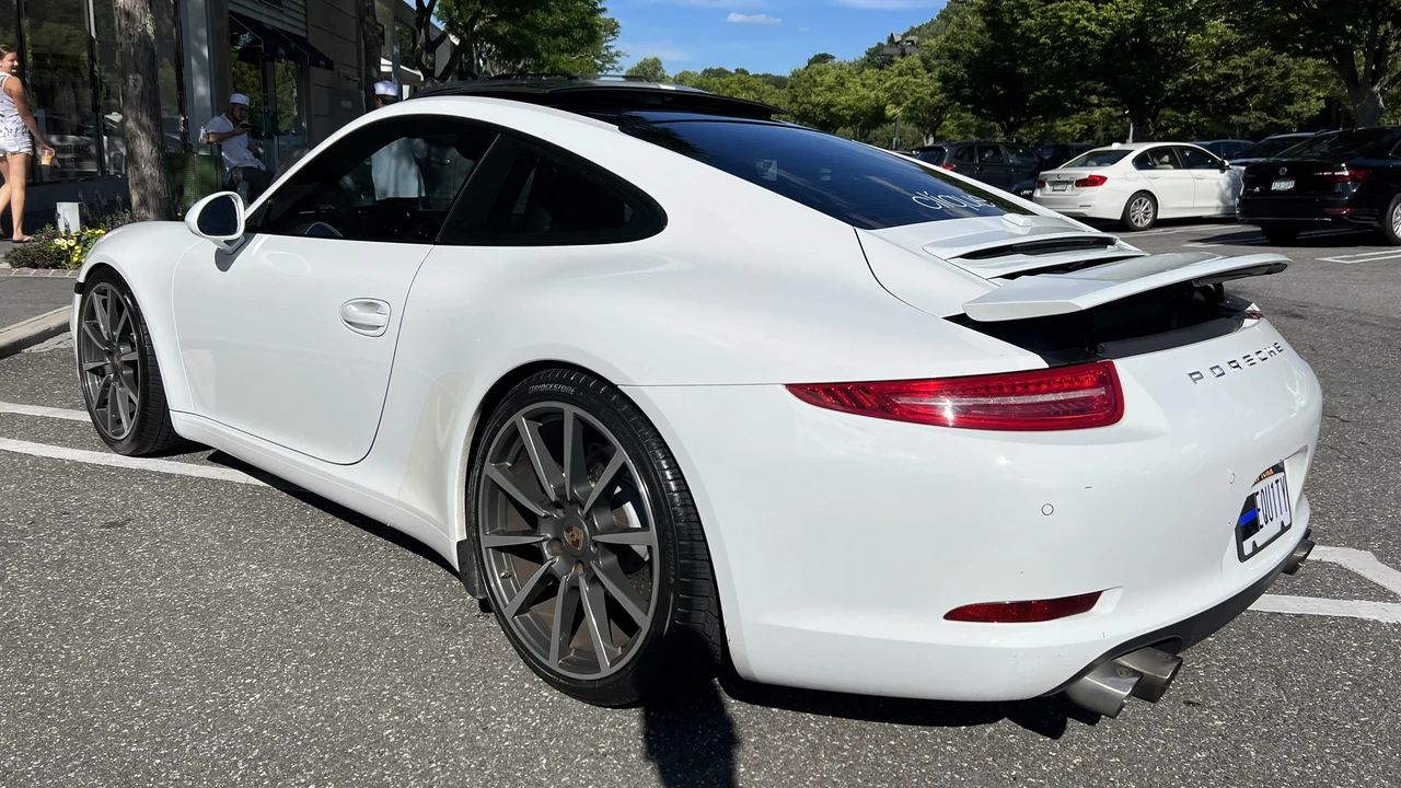 2014 Porsche 991 Carrera - Image 17 of 31