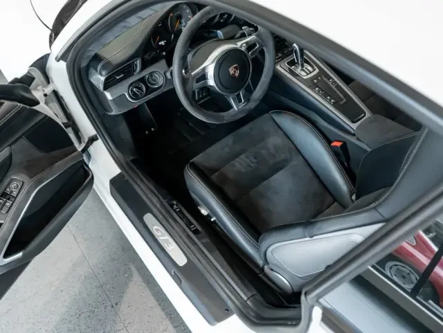 2014 Porsche 991 GT3 - Image 30 of 31