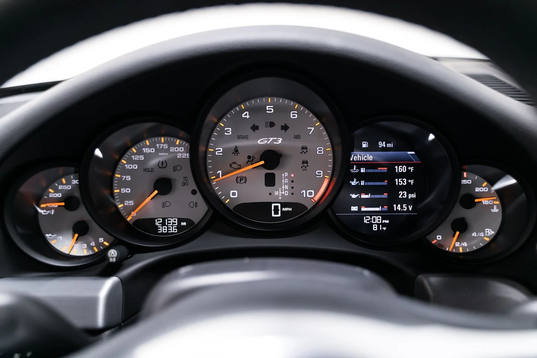2014 Porsche 991 GT3 - Image 27 of 31