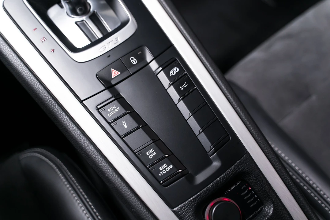 2014 Porsche 991 GT3 - Image 26 of 31