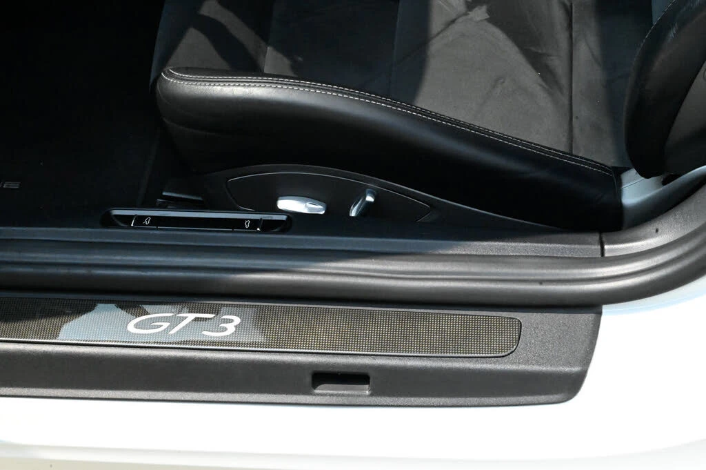2014 Porsche 991 GT3 - Image 19 of 31