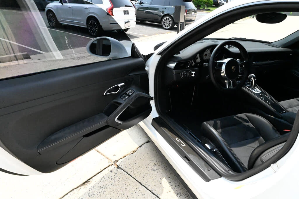 2014 Porsche 991 GT3 - Image 16 of 31