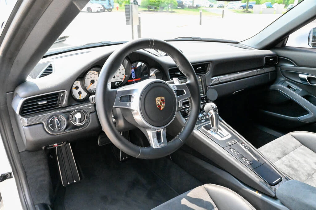2014 Porsche 991 GT3 - Image 17 of 31