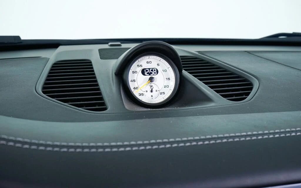 2014 Porsche 991 GT3 - Image 25 of 31