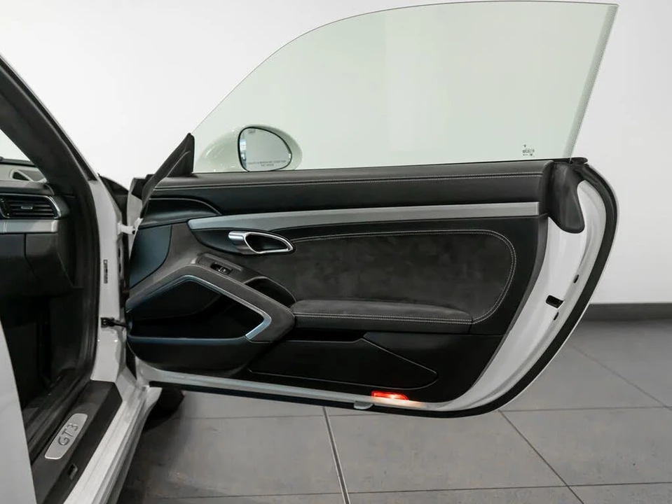 2014 Porsche 991 GT3 - Image 19 of 28