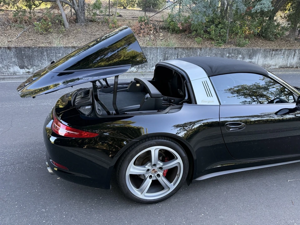 2014 Porsche 991 Targa 4 & 4S - Image 15 of 31
