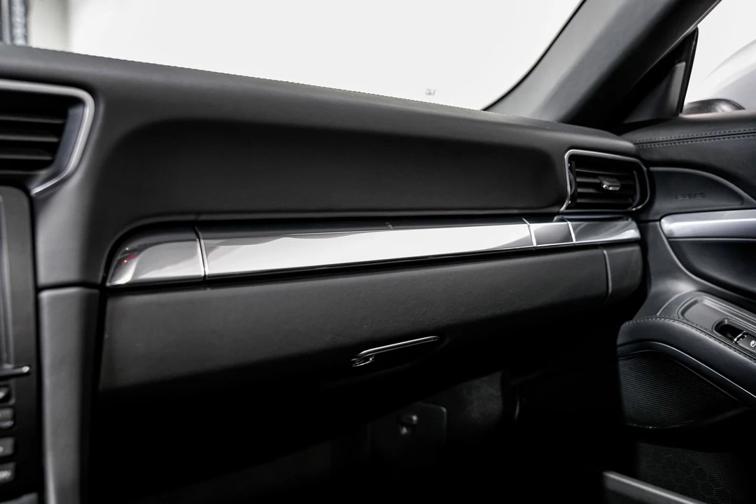 2014 Porsche 991 Targa 4 & 4S - Image 17 of 31