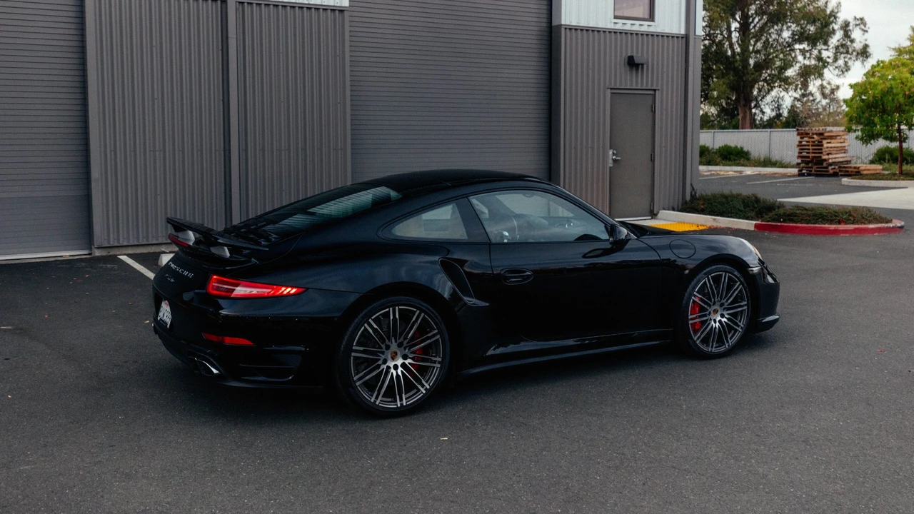 2014 Porsche 991 Turbo - Image 10 of 31